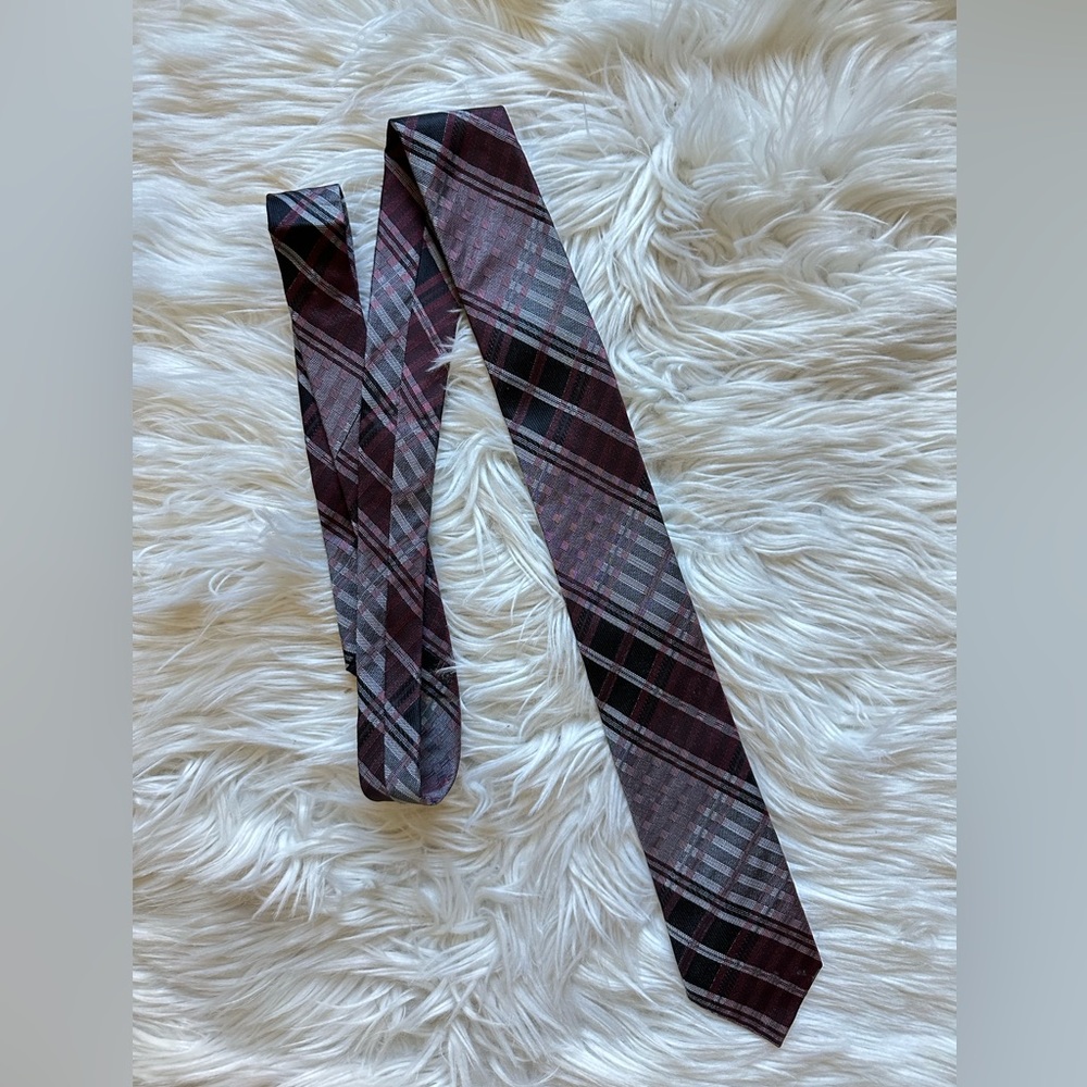 Bar III silk neck tie